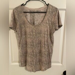 Loft women’s x-small snake skin pattern t-shirt- scoop neck-great condition.